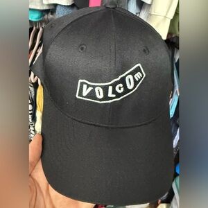 Volcom adults one size embroidered cap black white get air snapback hat $30 new